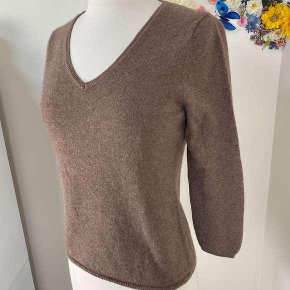 Tan Brown Cashmere V-neck Sweater 3/4 Sleeve Winter Fall Sweater - Picture 3 of 5